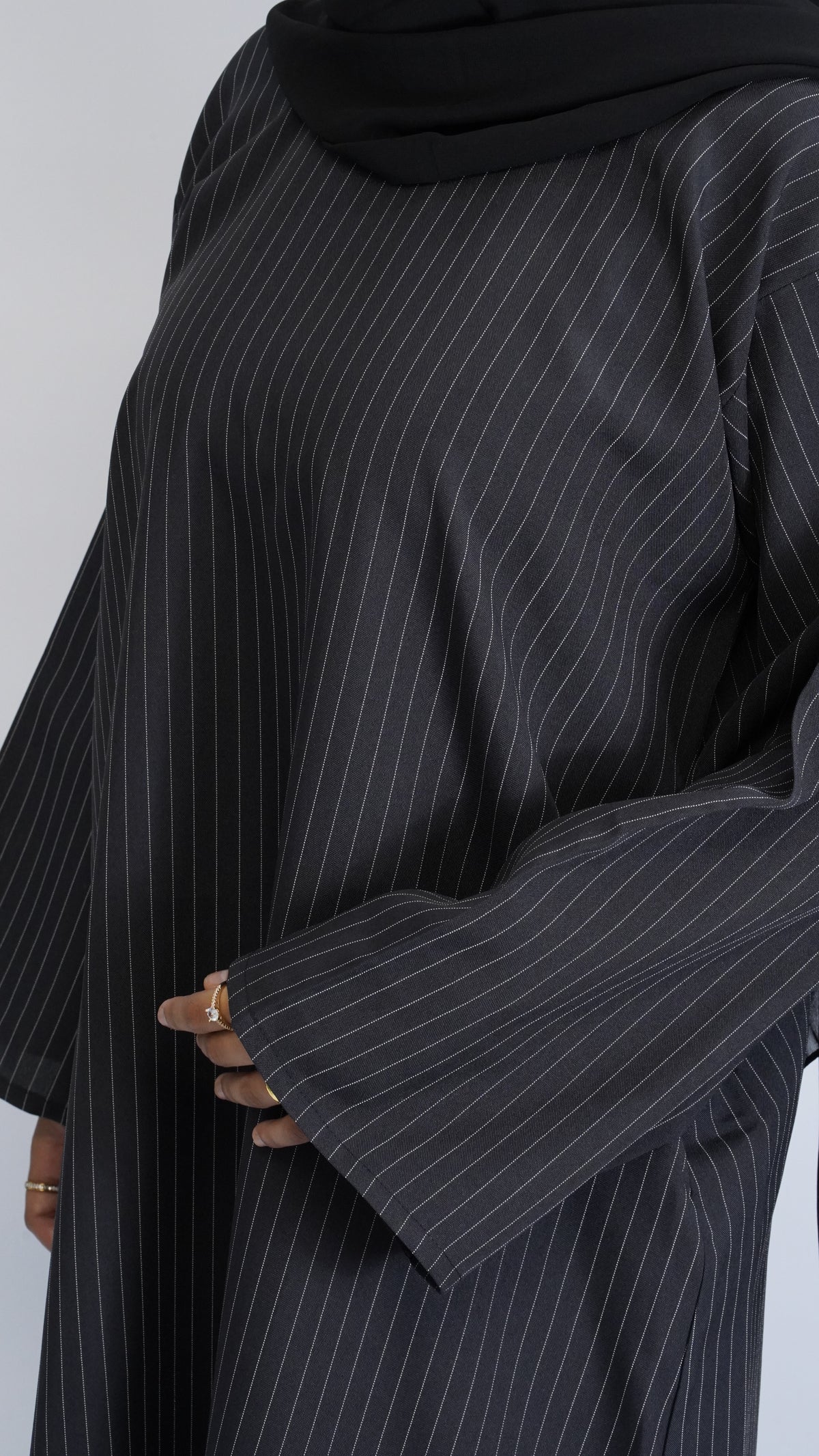 Hafsa striped Abaya