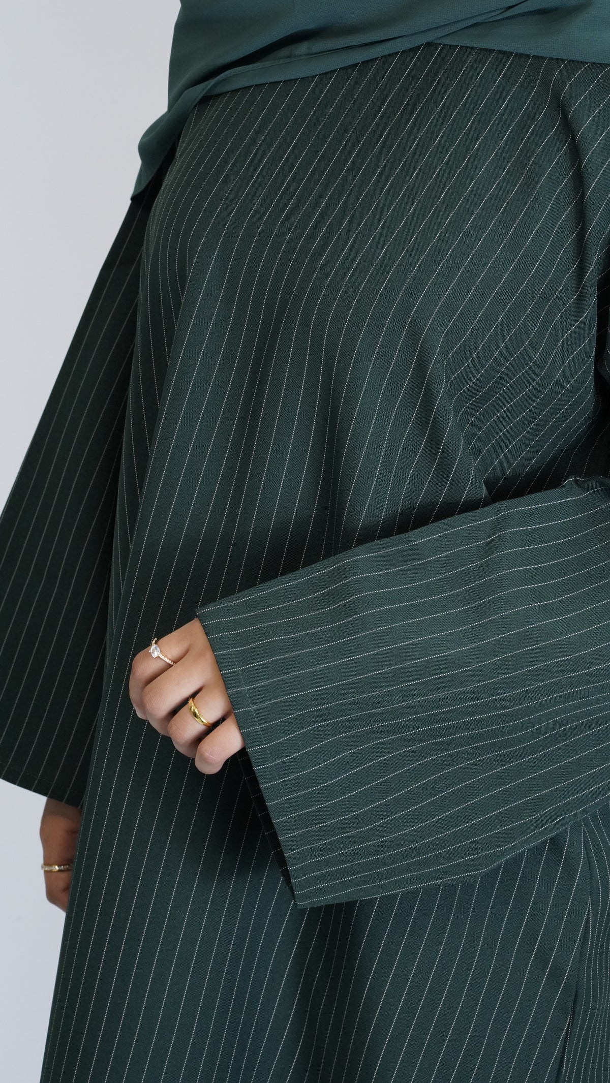 Hafsa striped Abaya