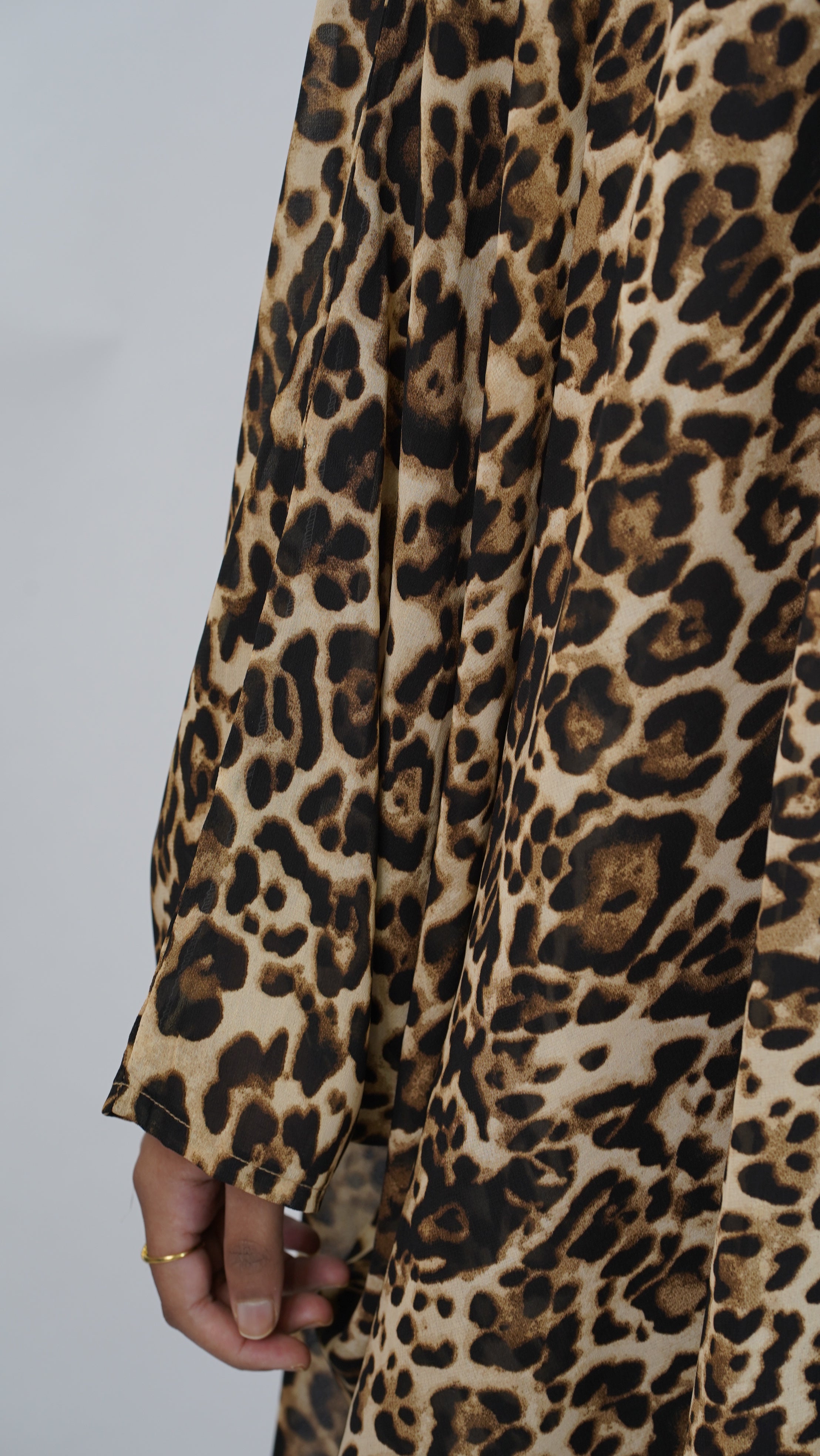 Elegant Leopard Print Abaya